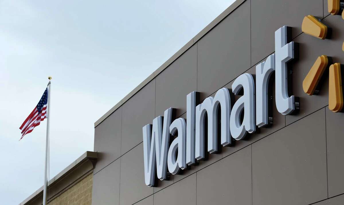 Photos WalMart opens at Shoppes at Latham Circle