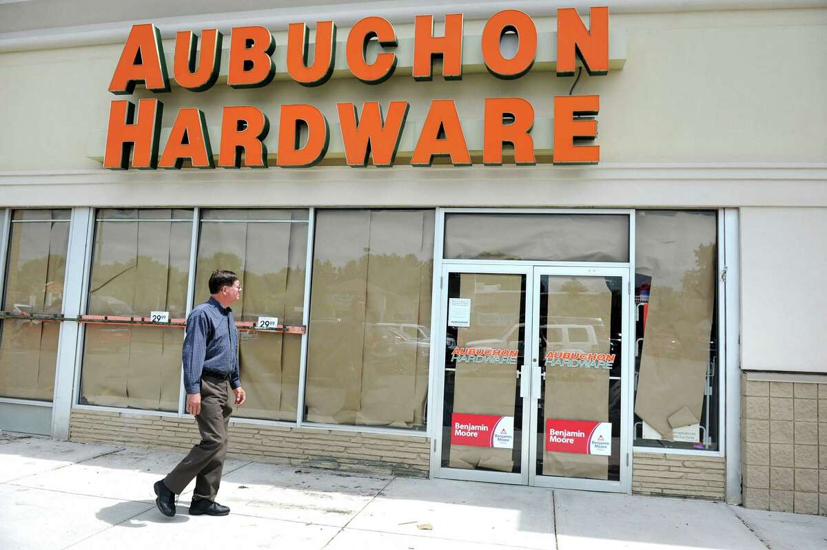 Aubuchon Hardware in Glenville closes