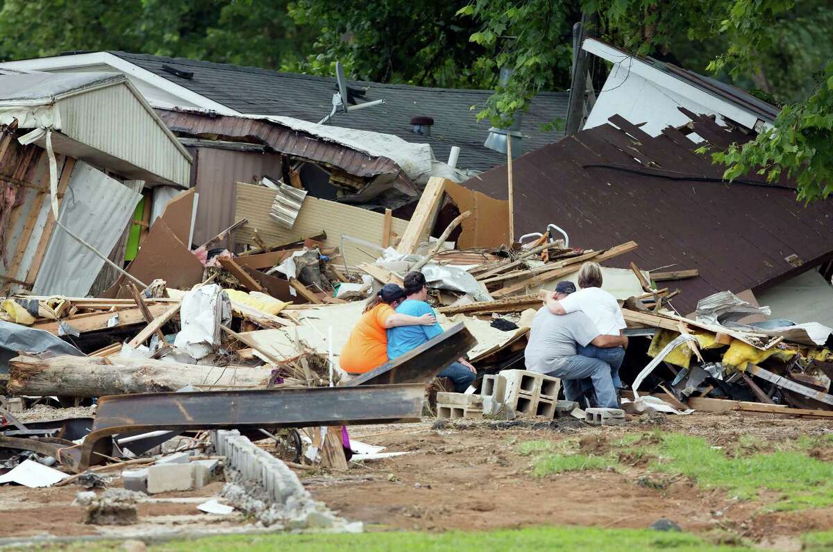 Mud, rain, debris, hamper search for Kentucky flood victims