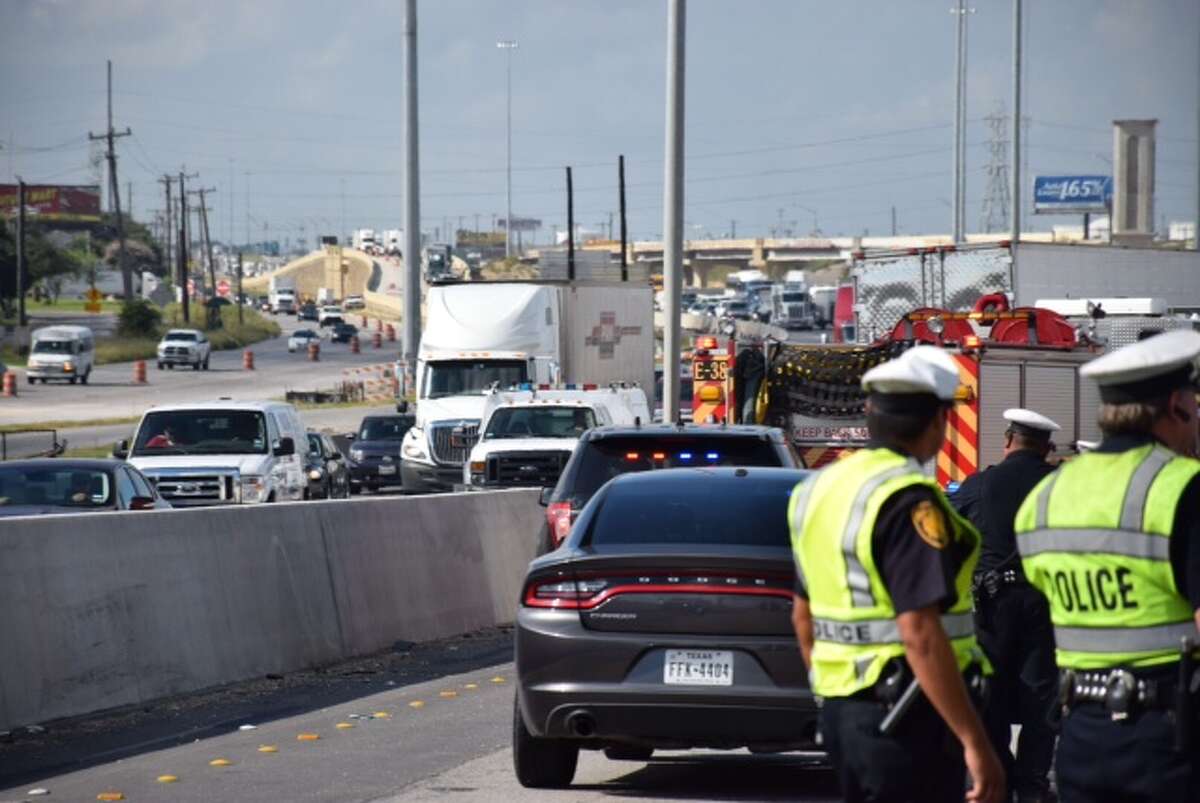 Fatal crash involving big rig shuts down Interstate 35 on San Antonio's ...
