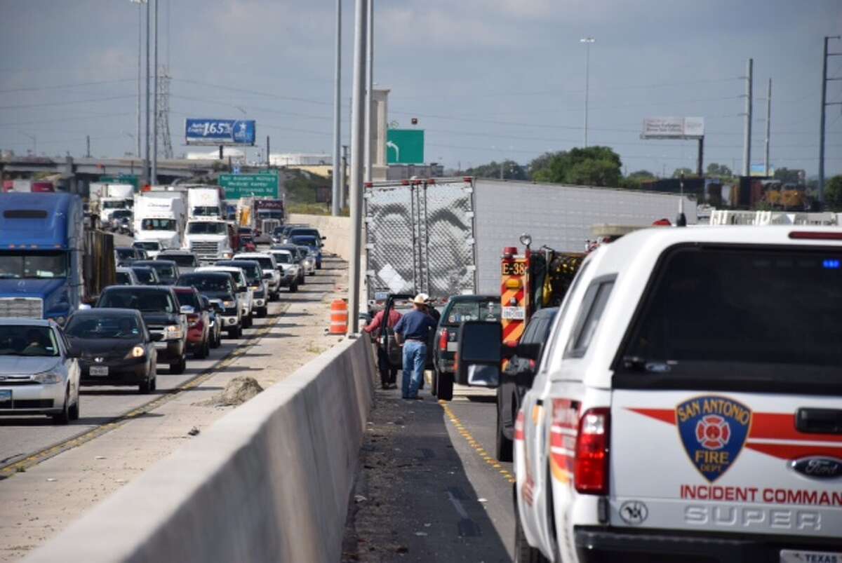 Fatal crash involving big rig shuts down Interstate 35 on San Antonio's ...