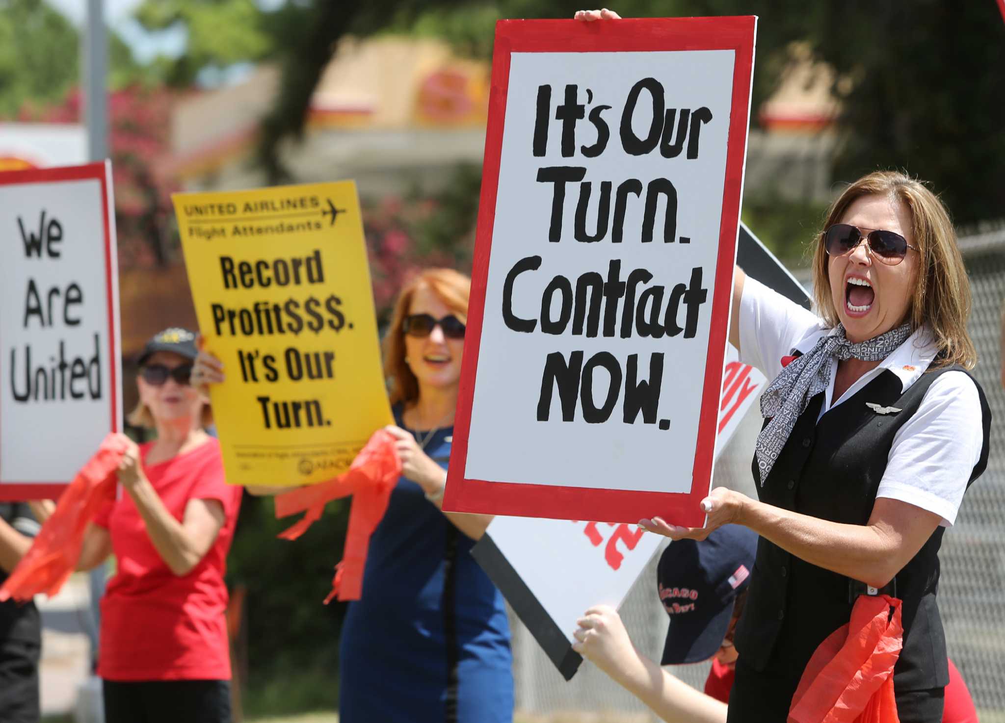 United flight attendants closer to joint contract