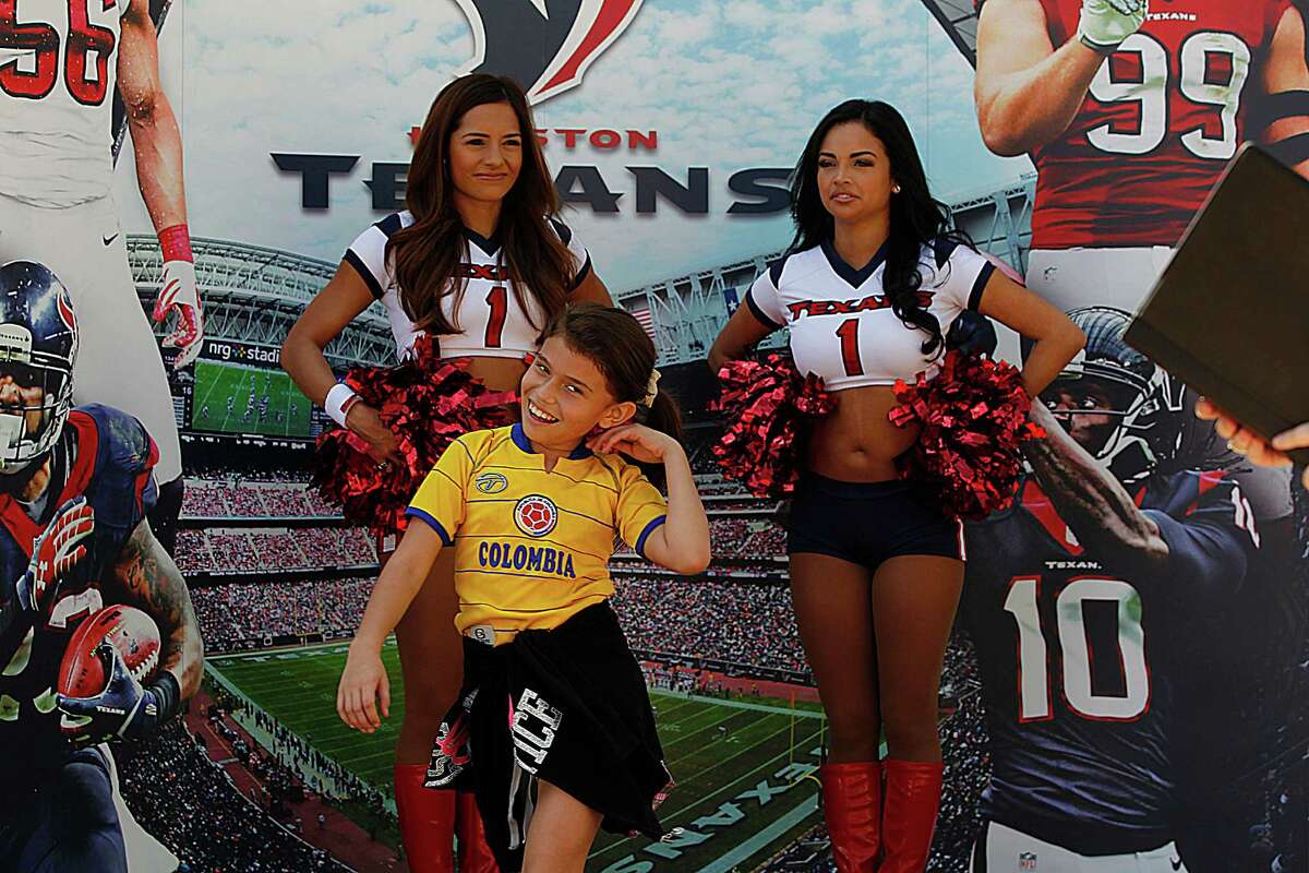 TEN Science Cheerleaders on the Playoff Sidelines-Houston Texans - Science  Cheerleaders