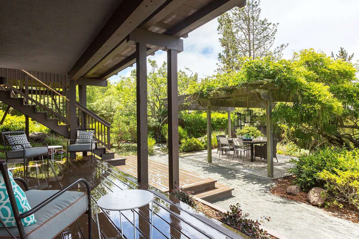 Walkthrough Fine detail emanates from Kensington midcentury with graceful outdoor spaces