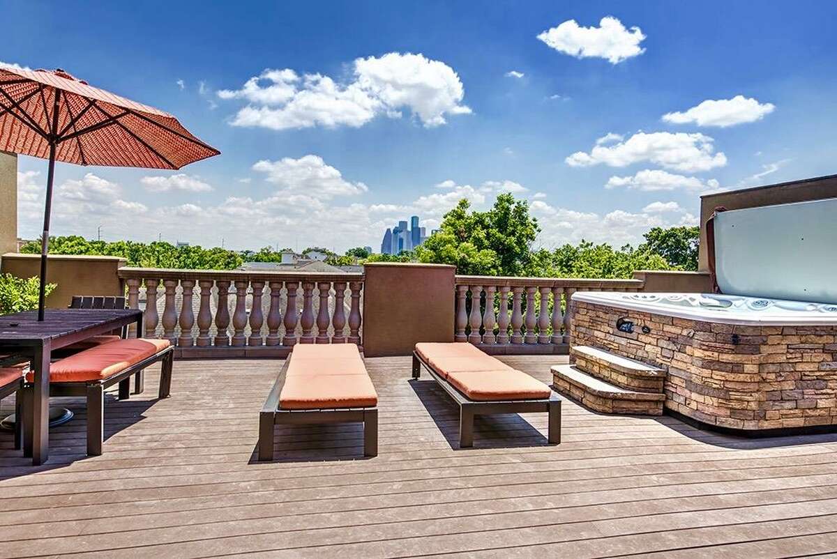 Houstonarea homes with amazing rooftop decks