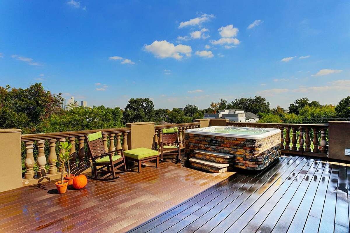 Houstonarea homes with amazing rooftop decks