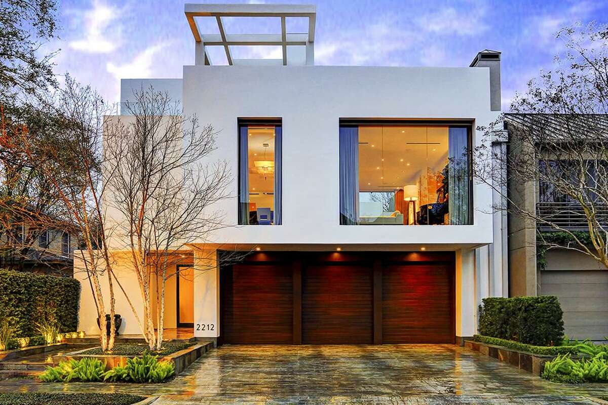 Houstonarea homes with amazing rooftop decks