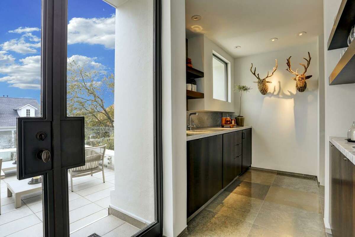 Houstonarea homes with amazing rooftop decks