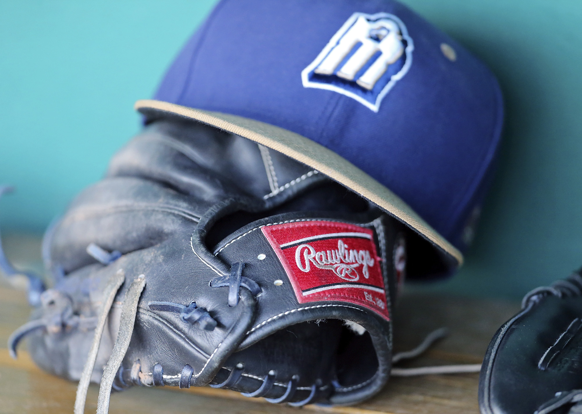 Glove affair: Ballplayers' affection for vital tool of the trade runs deep