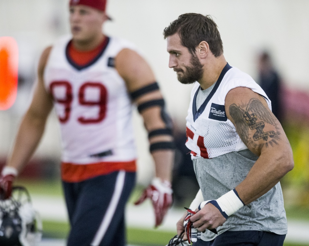 Texans' youth camp brings back memories for linebacker John Simon