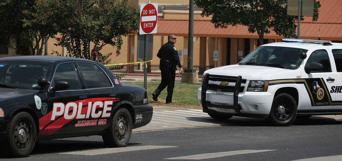 1 dead, 1 wounded after shootout at Converse elementary school parking lot