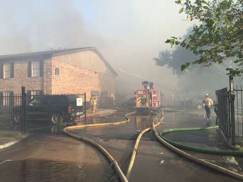 Massive Fire Strikes Nw Houston Apartments Chronicle P A Major Fire Broke Out At The Gentry House Apartments On Kempwood