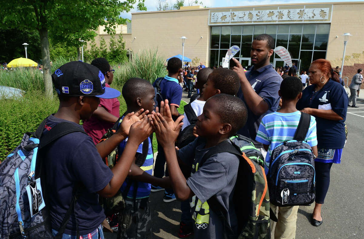 New Bridgeport Signs To Help People discover School Museum