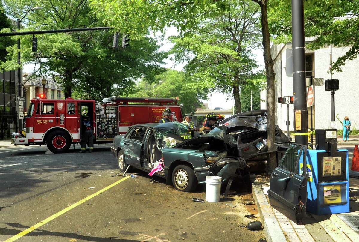 Bridgeport crash injures 2, damages 7 vehicles