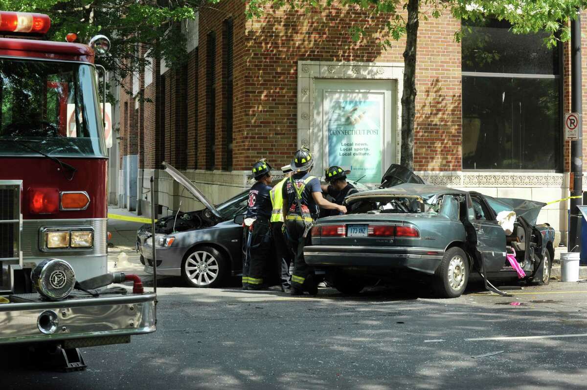 Bridgeport crash injures 2, damages 7 vehicles