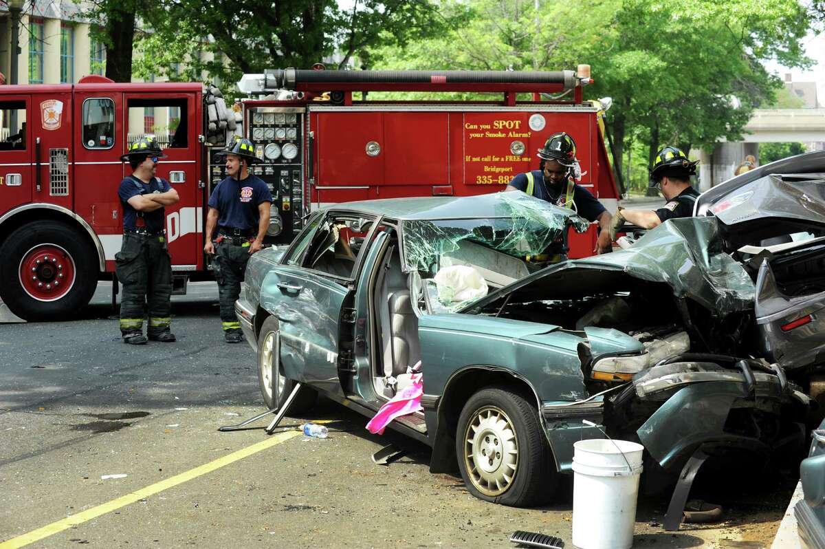 Bridgeport crash injures 2, damages 7 vehicles