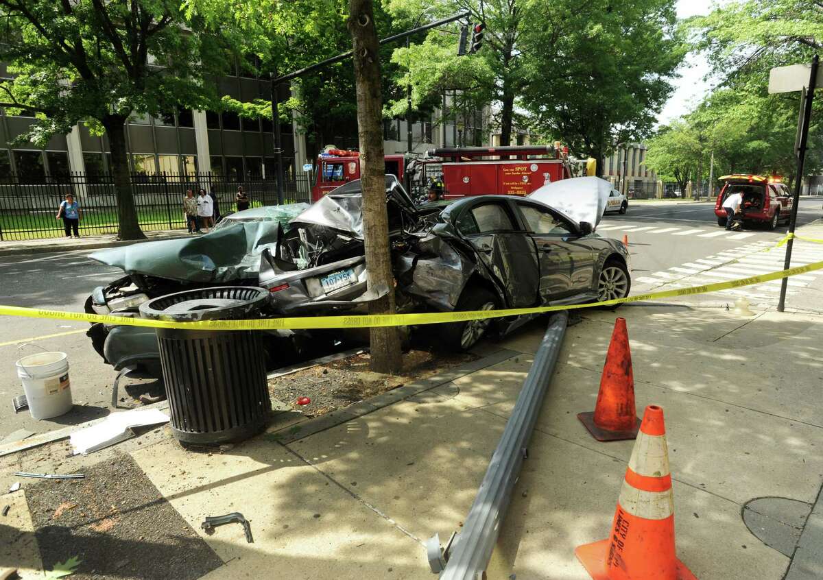 Bridgeport crash injures 2, damages 7 vehicles