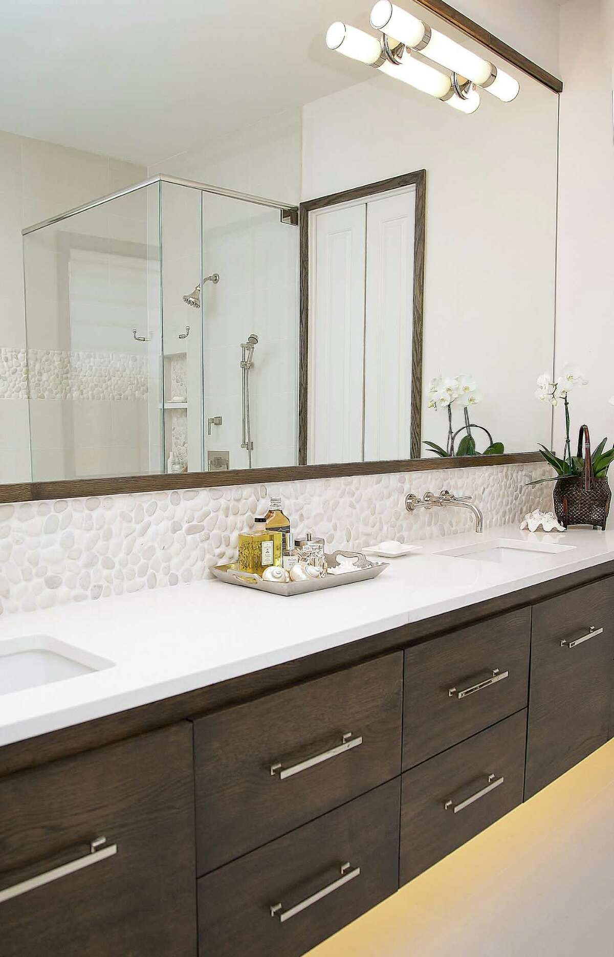 How a globetrotting Exxon couple turned their new Woodlands home from