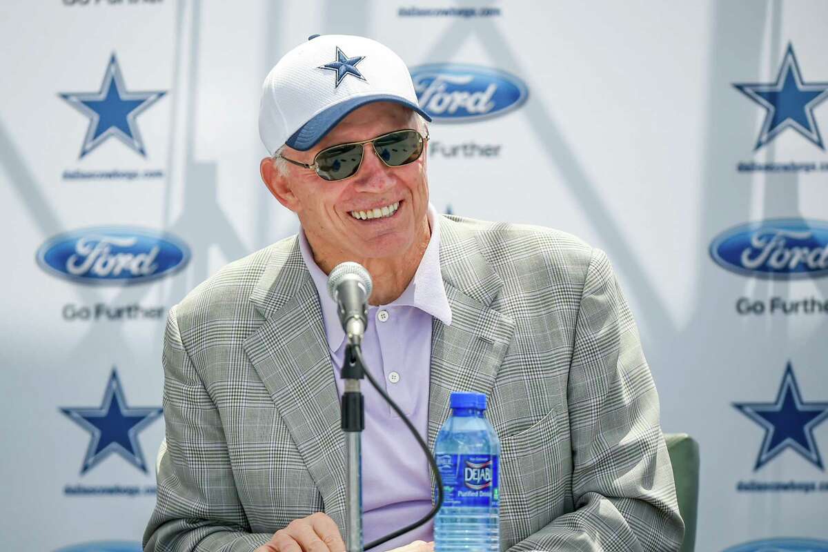 Dallas Cowboys owner Jerry Jones answers a question during the “state of the team” news conference at the start of Dallas Cowboys’ NFL training camp, Wednesday, July 29, 2015, in Oxnard, Calif.