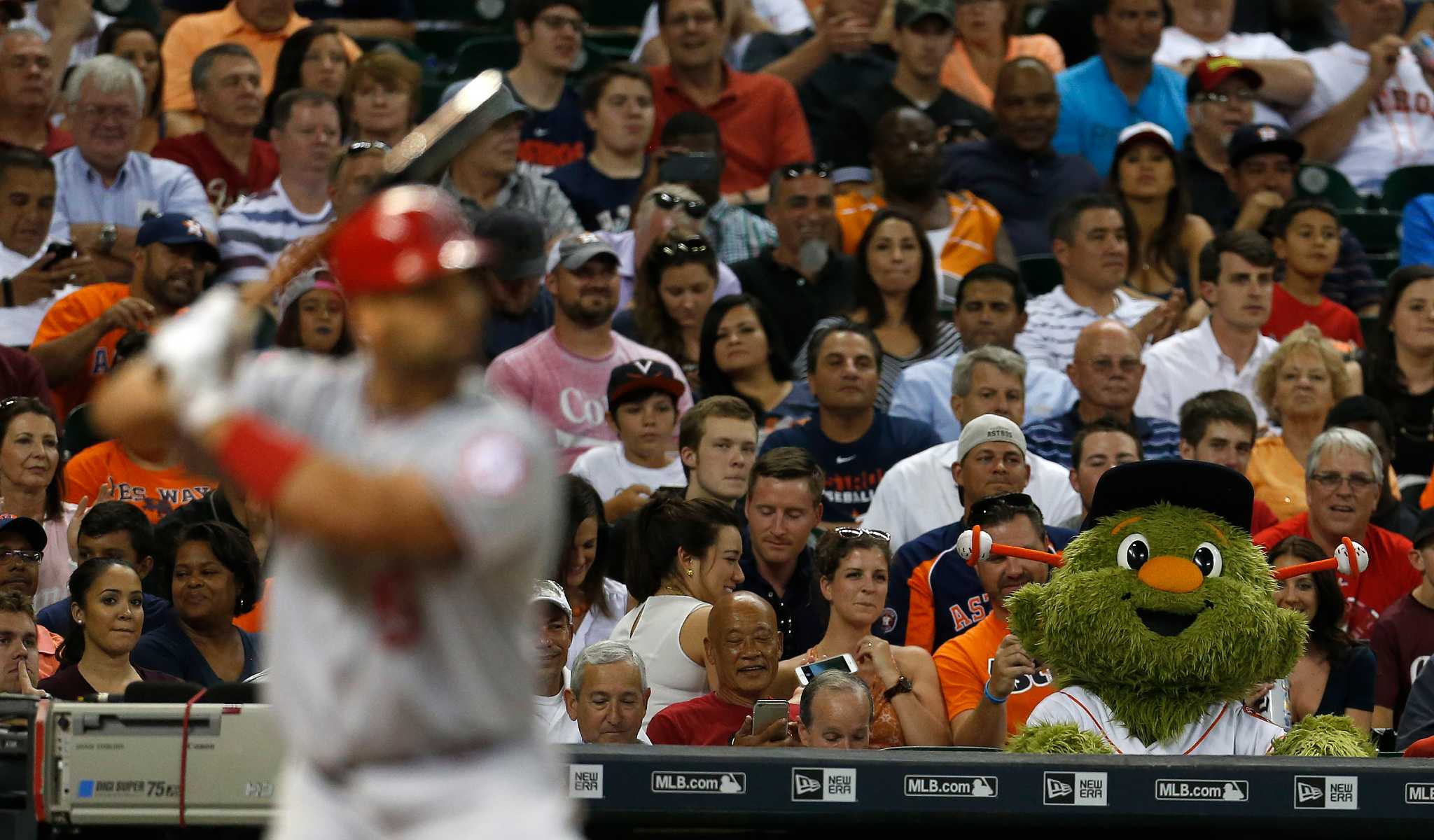 Chris Archer's beef with the Astros' mascot escalates with 'Declaration of  Unfriendliness' 
