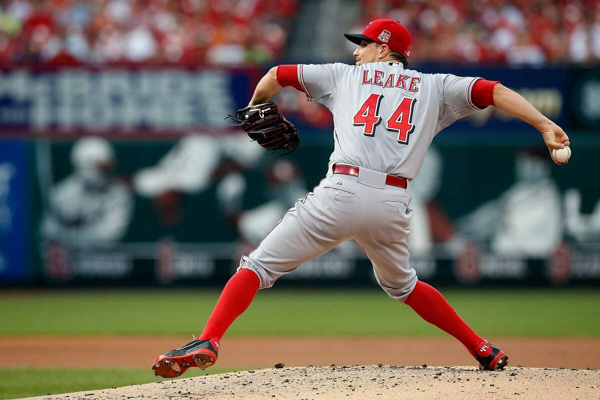 Giants acquire Mike Leake from Reds to bolster rotation