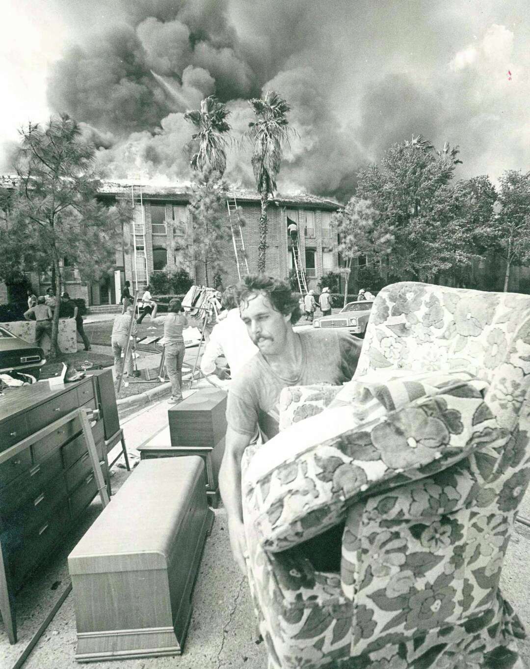 Haven for era's 'swingin' singles,' Woodway Square Apartments burned in