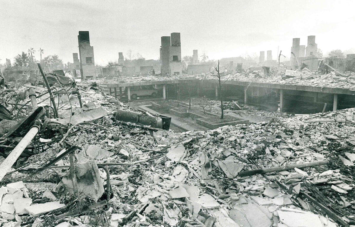 Haven for era's 'swingin' singles,' Woodway Square Apartments burned in