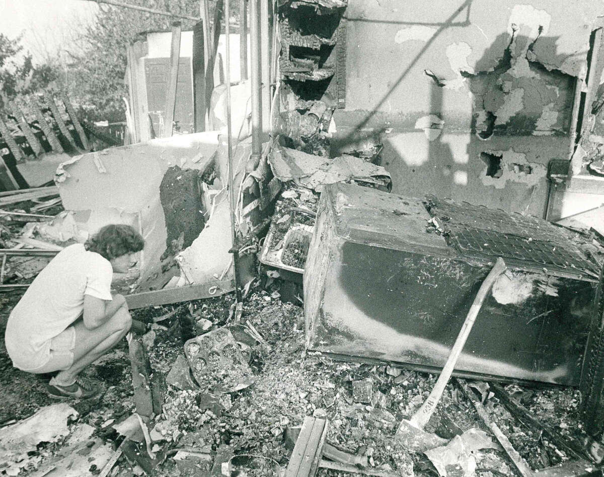 Haven for era's 'swingin' singles,' Woodway Square Apartments burned in