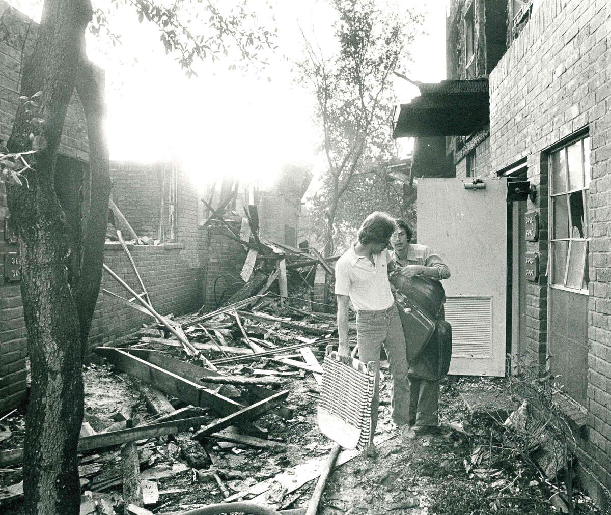 Haven for era's 'swingin' singles,' Woodway Square Apartments burned in