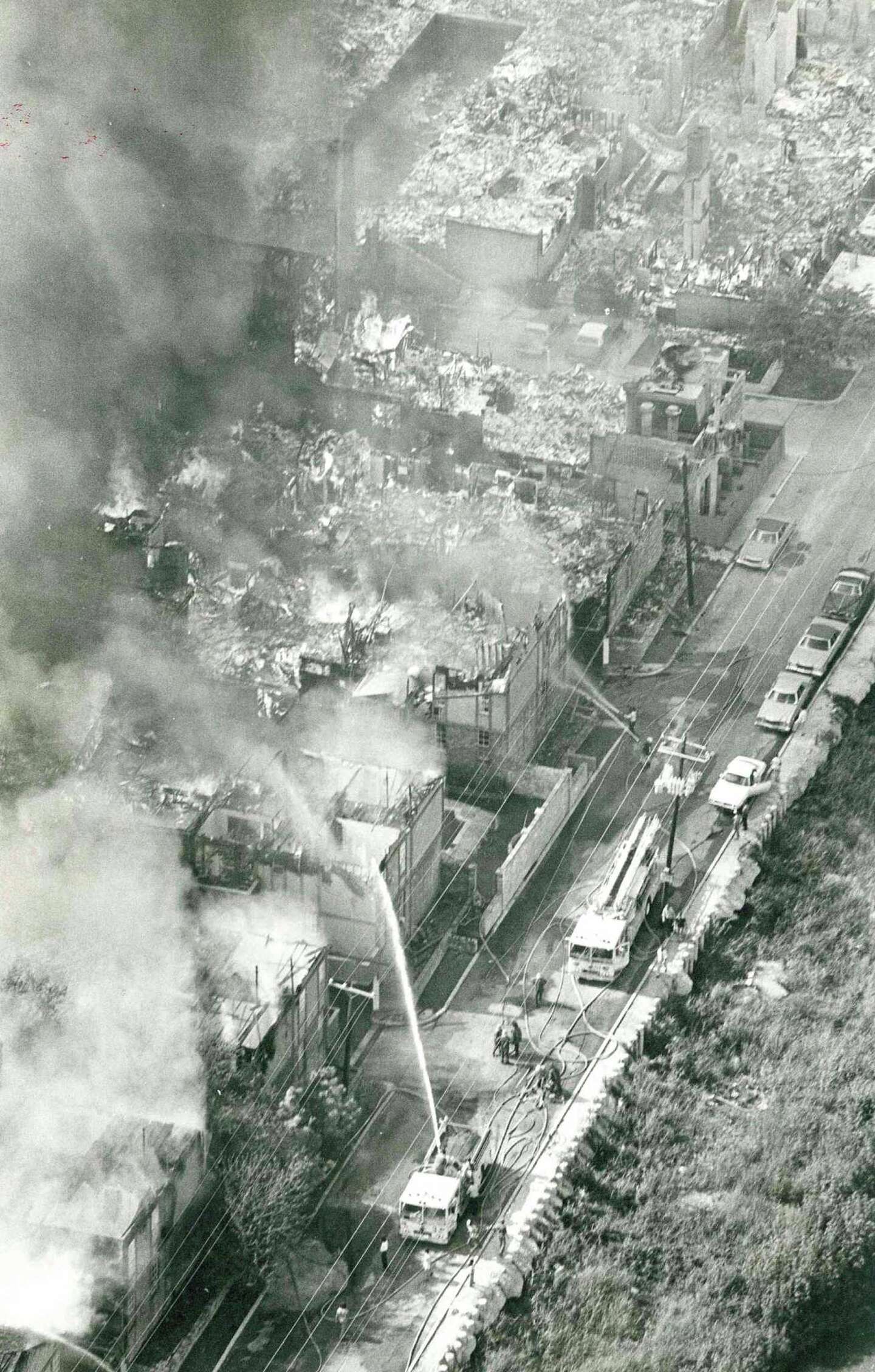 Haven for era's 'swingin' singles,' Woodway Square Apartments burned in