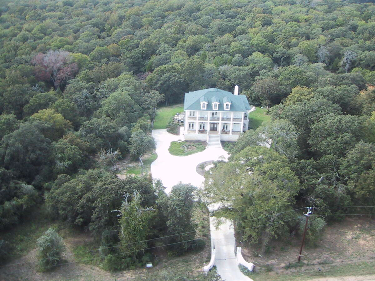 3story Central Texas mansion destroyed in fire