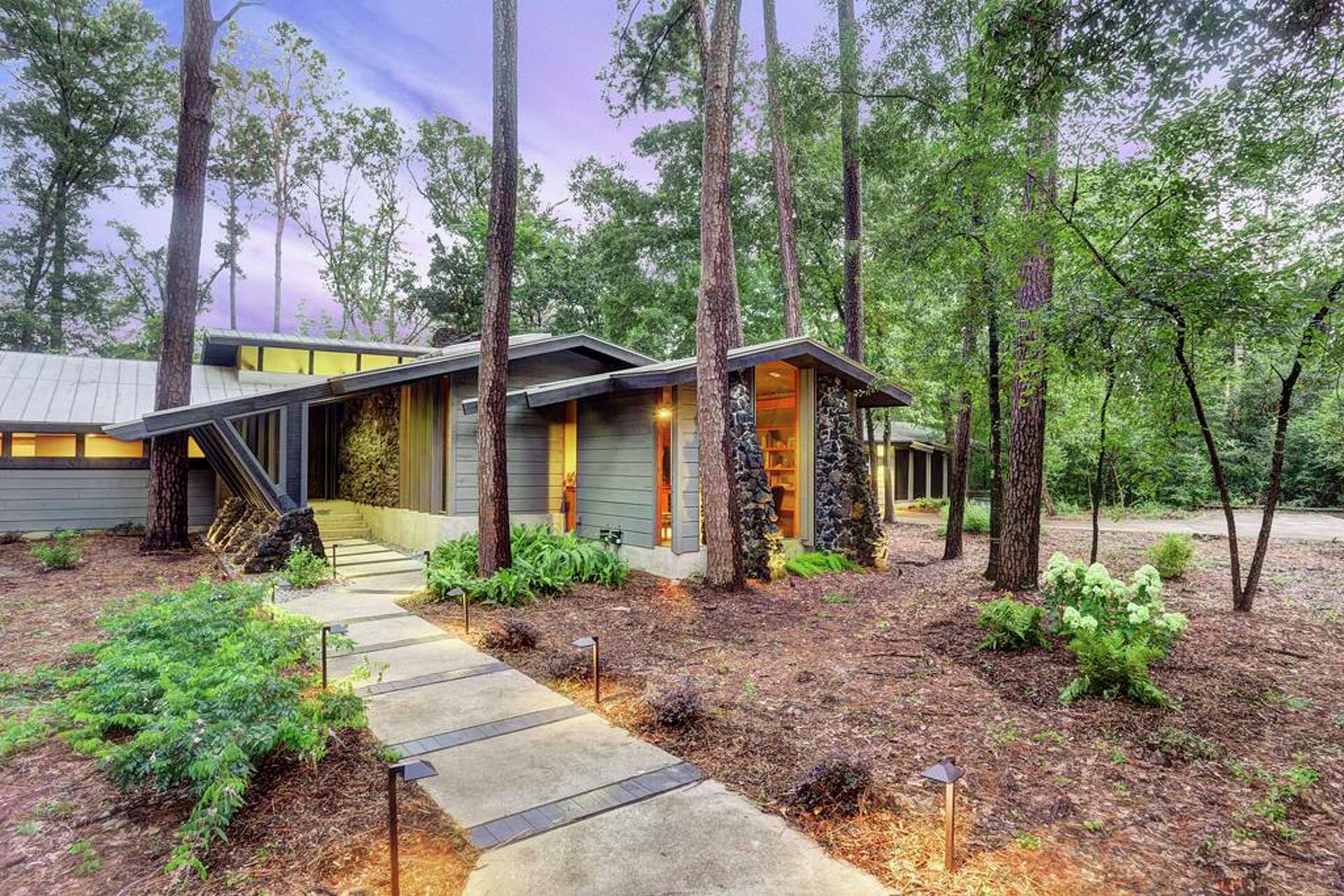 Retro homes in the Houston area offer far-out '70s style, image size:1920x1281