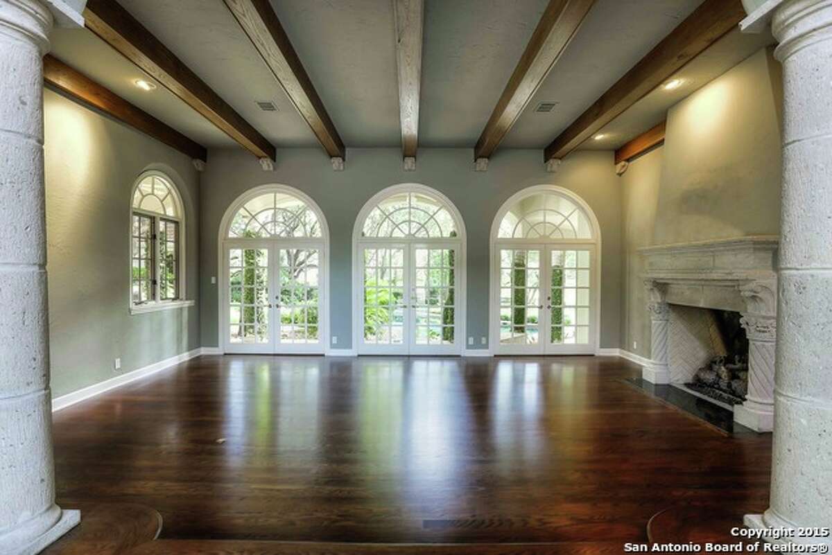 9 beautiful homes on golf courses in the San Antonio area