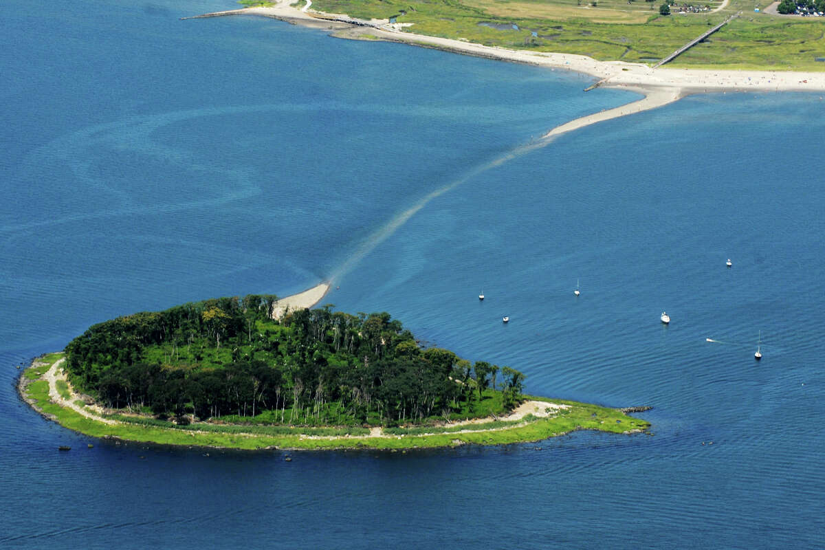 According to a number of historical accounts, including the book “An Historical Account of Charles Island” by Michael Dooling, Charles Island is one of the places that legendary pirate Captain Kidd was believed to have buried treasure while on his final voyage that started in India and ended in Boston. Also according to Dooling and other sources, there’s a local legend first published in 1838, saying several people went to the island to dig for treasure, found a box, and then were greeted by a headless ghost that chased them away. Read more.