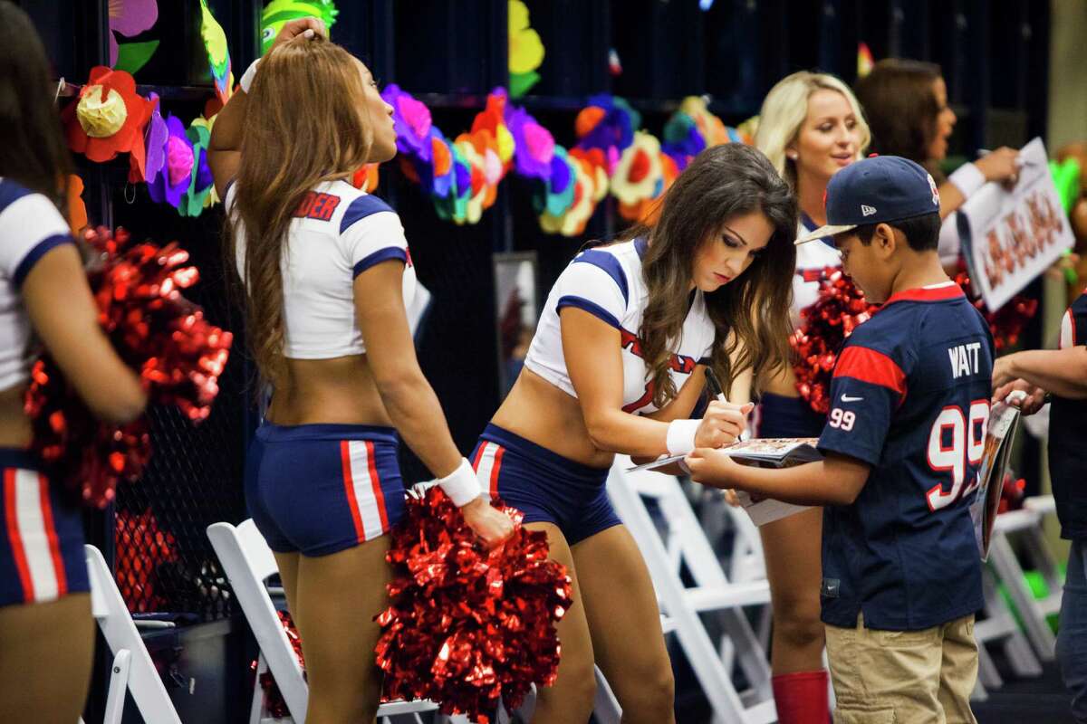 Texans' cheerleaders unveil annual swimsuit calendar