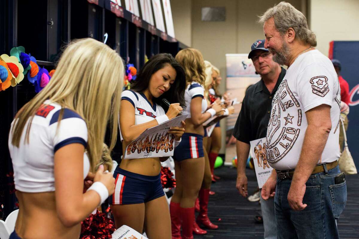 Texans' cheerleaders unveil annual swimsuit calendar