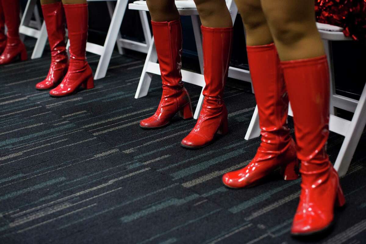 Texans Cheerleaders Unveil Annual Swimsuit Calendar