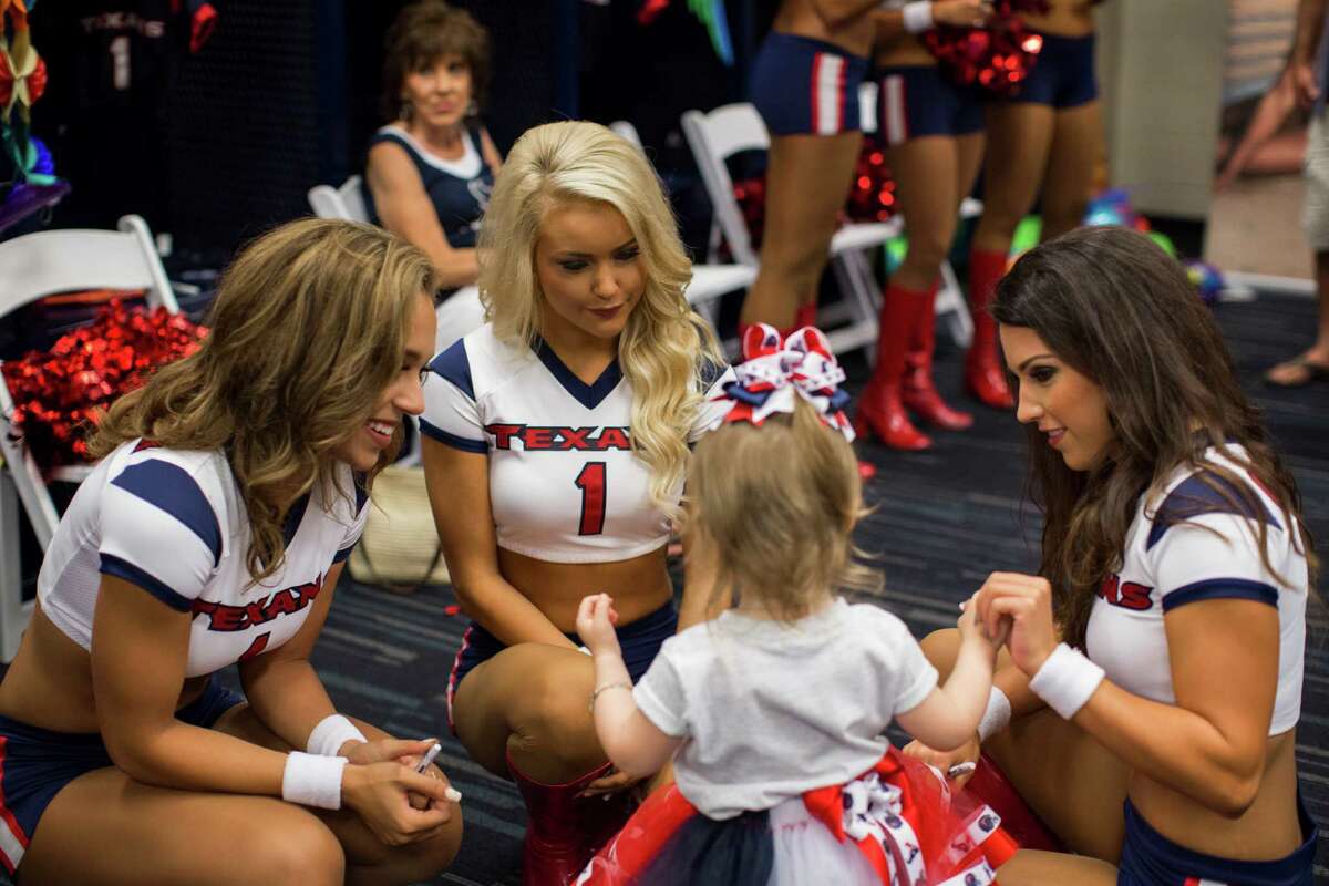 Texans' cheerleaders unveil annual swimsuit calendar