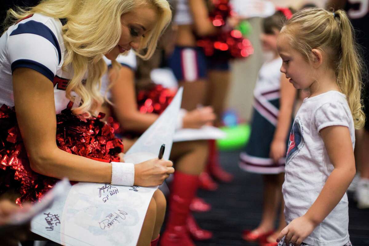 Texans' cheerleaders unveil annual swimsuit calendar