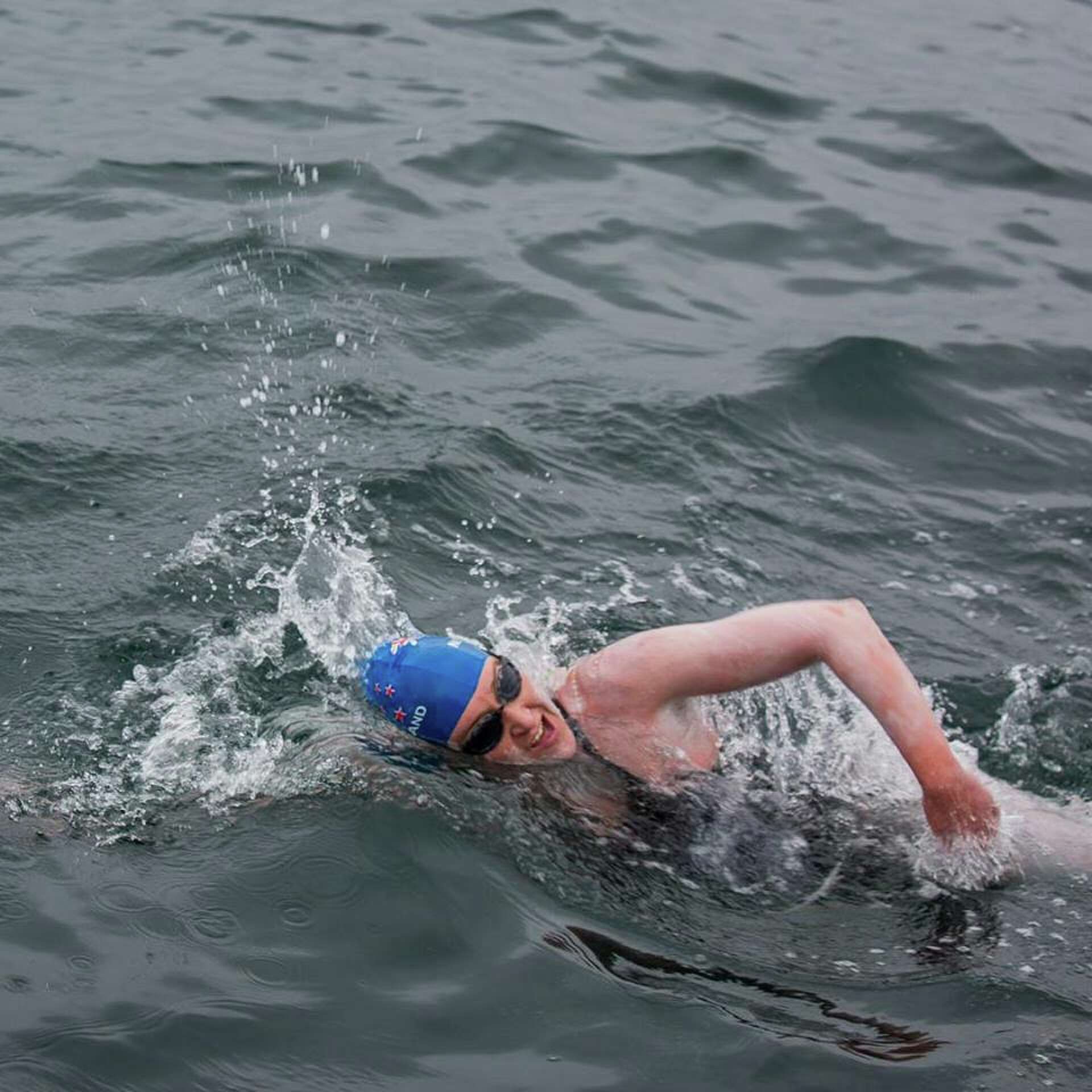 Kim Chambers becomes first woman to swim from Farallones to S.F.