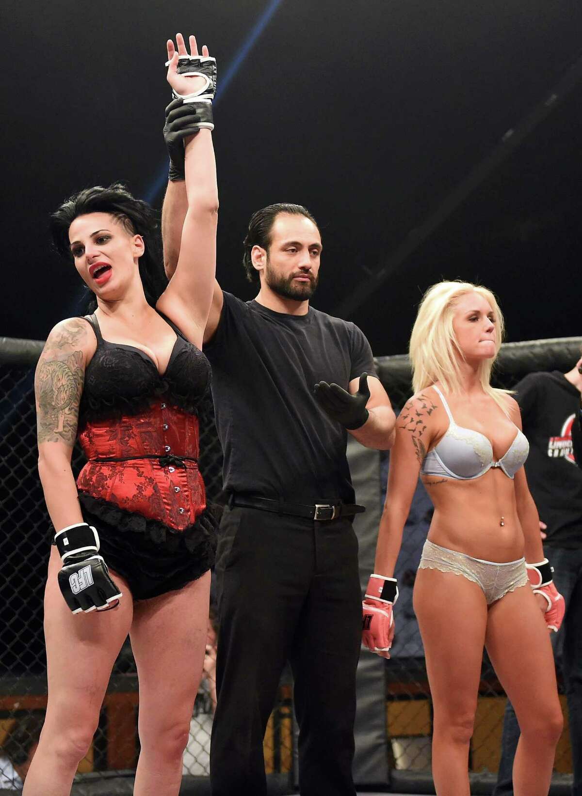 Female Mma Fighter My 12 Pound Breasts Are Making It Hard To Agree