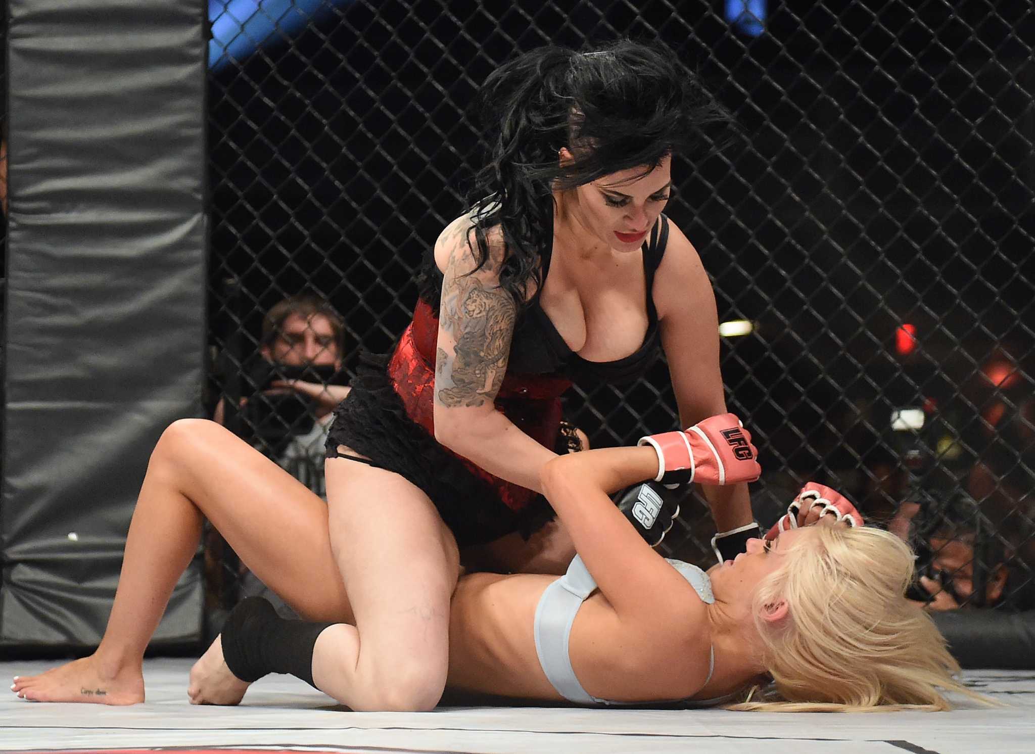 Cosmopolitan on X: MMA fighter says Her F-cup breasts are forcing her to  fight in a heavier division:    / X