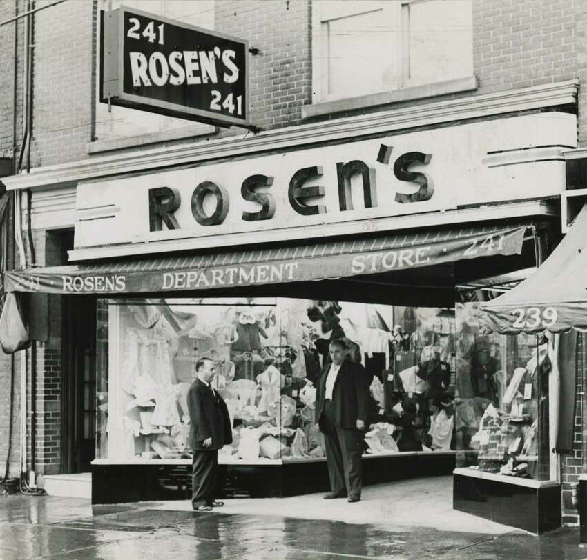 Grand magasin Rosen sur l'avenue centrale à Albany. Prise le 11 novembre 1948. (Times Union Archive)