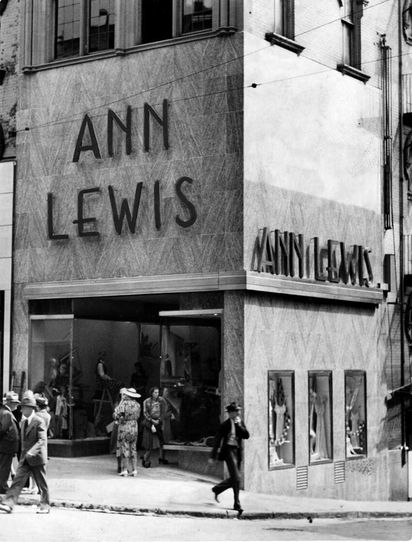 Ann Lewis sur North Pearl Street à Albany. Prise le 5 septembre 1941. (Times Union Archive)