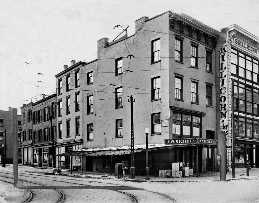 J.W. Rich and Co. près de Market Place. Prise par Stephen Schreiber Jr. d'Albany le 2 septembre 1936. (Times Union Archive)