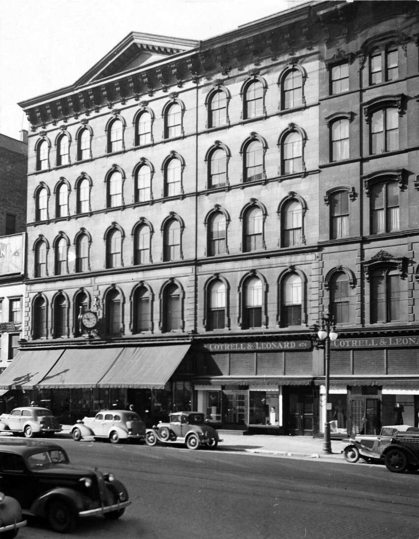 Immeuble Van Heusen-Charles, site du premier central téléphonique de l'État de New York. Prise le 15 mars 1938. (Times Union Archive)
