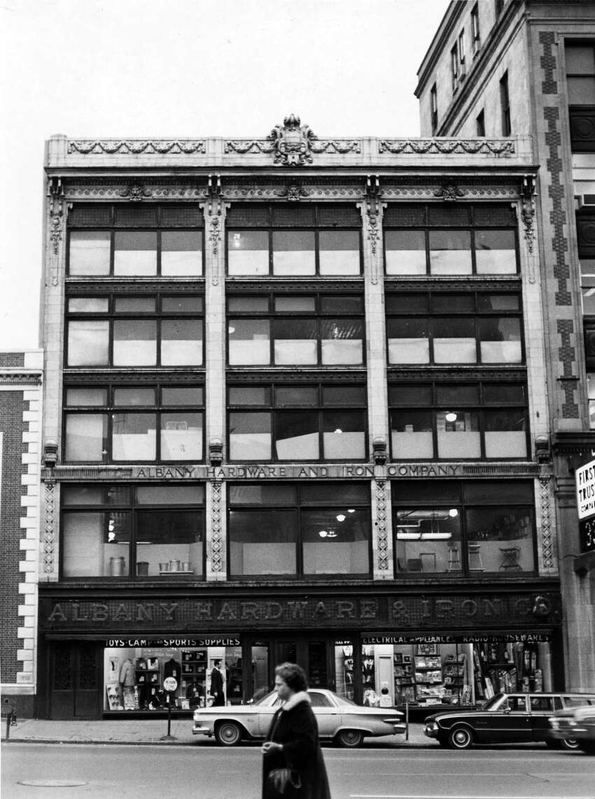 Albany Harware and Iron Co. situé au 41 State Street. Depuis juillet 2015, la 41 State Street est occupée par la Berkshire Bank. Pris le 10 novembre 1964 à Albany, N.Y. (Times Union Archive)