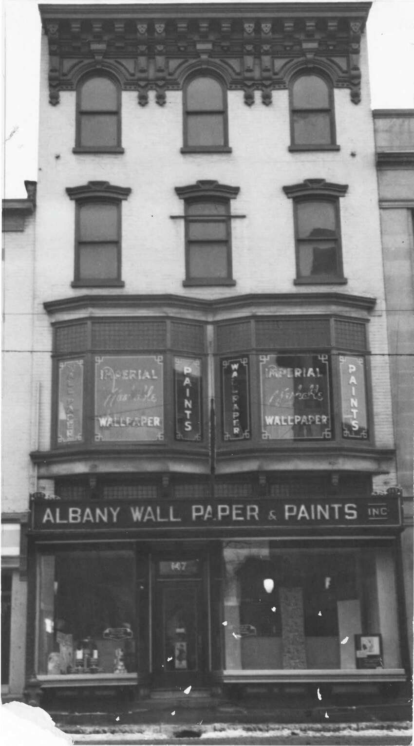 Albany Wall Paper & Paints Inc. au 147 South Pearl Street. Prise le 8 février 1937. (Times Union Archive)