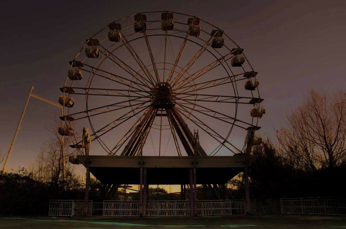 Photos show desolate, abandoned Six Flags New Orleans 10 years after ...