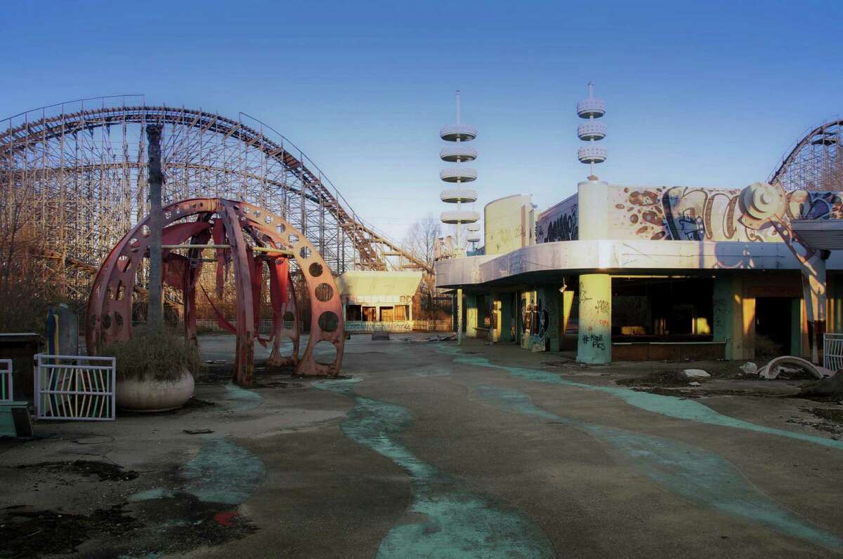 Photos Show Desolate, Abandoned Six Flags New Orleans 10 Years After ...